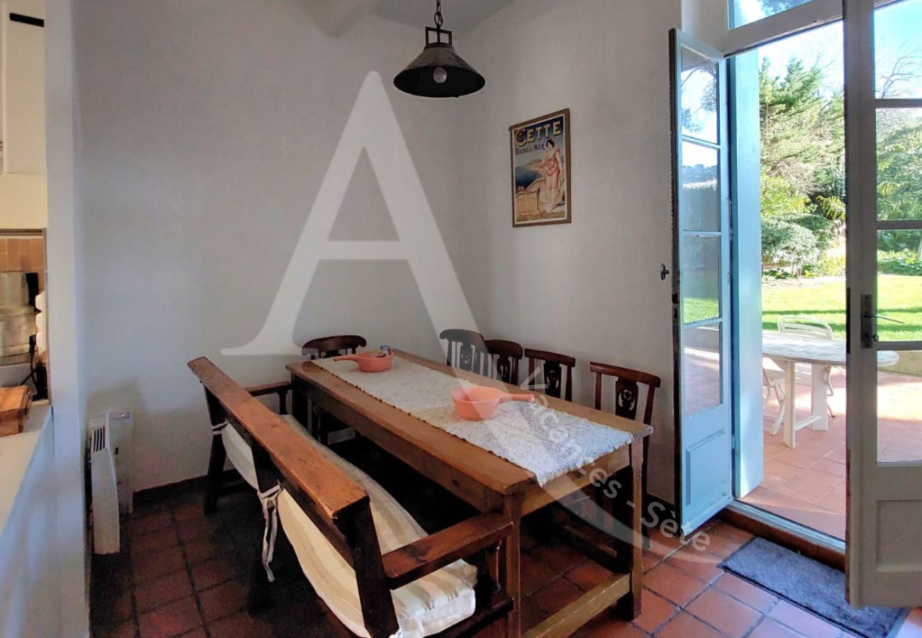 Villa en Sète - 510 / MAISON 10 PERS, PISCINE PRIVEE, WIFI Villa en Sète - 510 / MAISON 10 PERS, PISCINE PRIVEE, WIFI