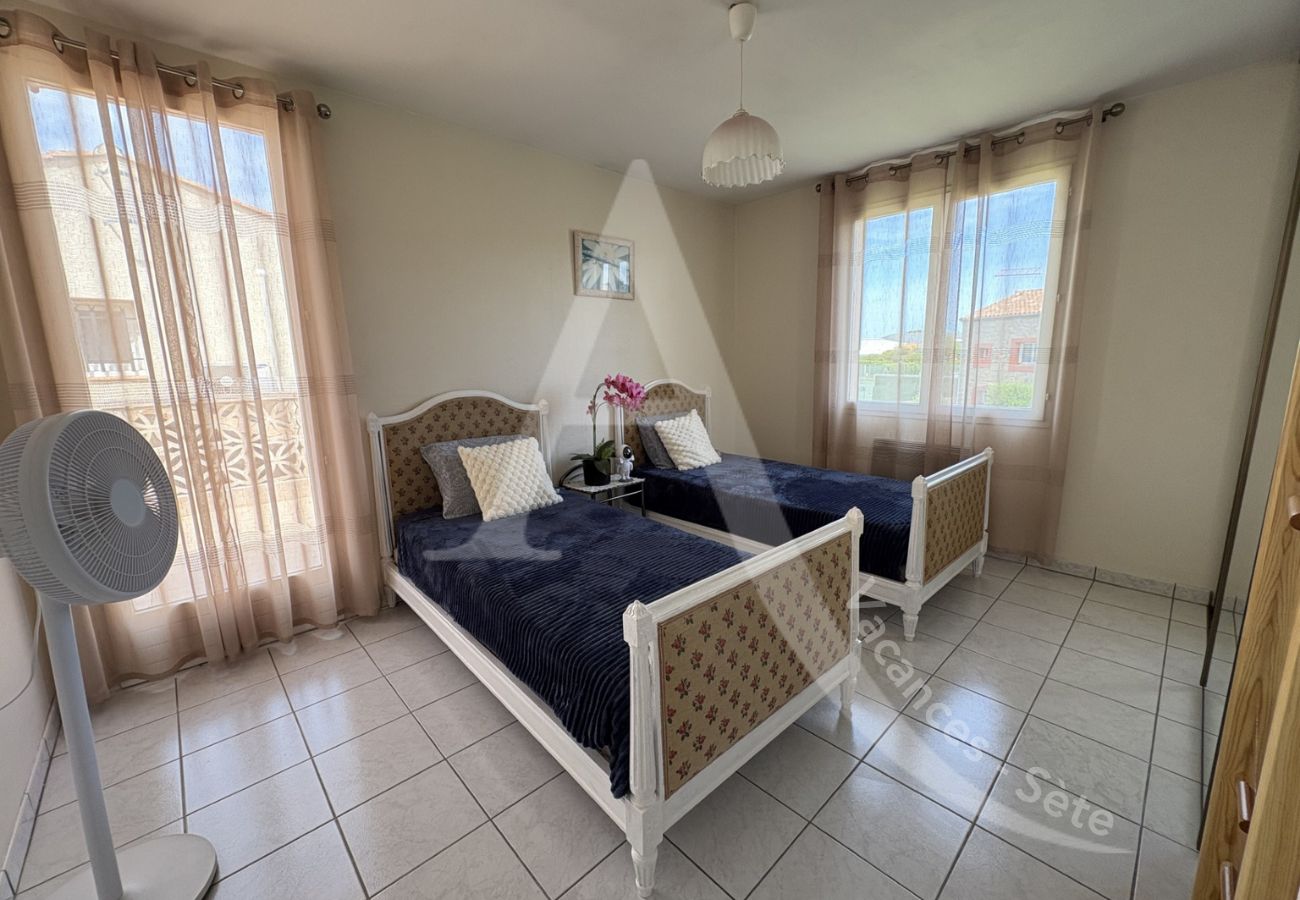 Villa en Sète - 005/ MAISON 6PERS, JARDIN ET WIFI Villa en Sète - 005/ MAISON 6PERS, JARDIN ET WIFI
