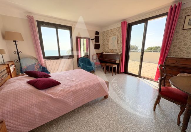 Villa a Sète - 136 / VILLA AVEC VUE + WI-FI SUR LES HAUTEURS  Villa a Sète - 136 / VILLA AVEC VUE + WI-FI SUR LES HAUTEURS