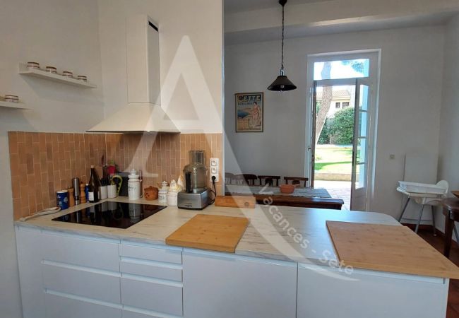 Villa a Sète - 510 / MAISON 10 PERS, PISCINE PRIVEE, WIFI Villa a Sète - 510 / MAISON 10 PERS, PISCINE PRIVEE, WIFI