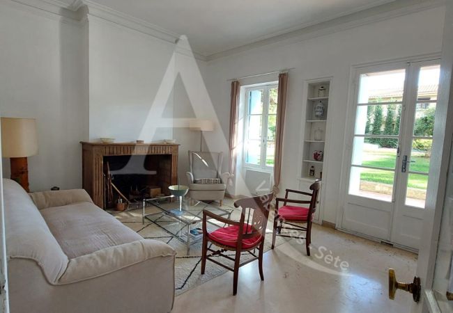 Villa a Sète - 510 / MAISON 10 PERS, PISCINE PRIVEE, WIFI Villa a Sète - 510 / MAISON 10 PERS, PISCINE PRIVEE, WIFI