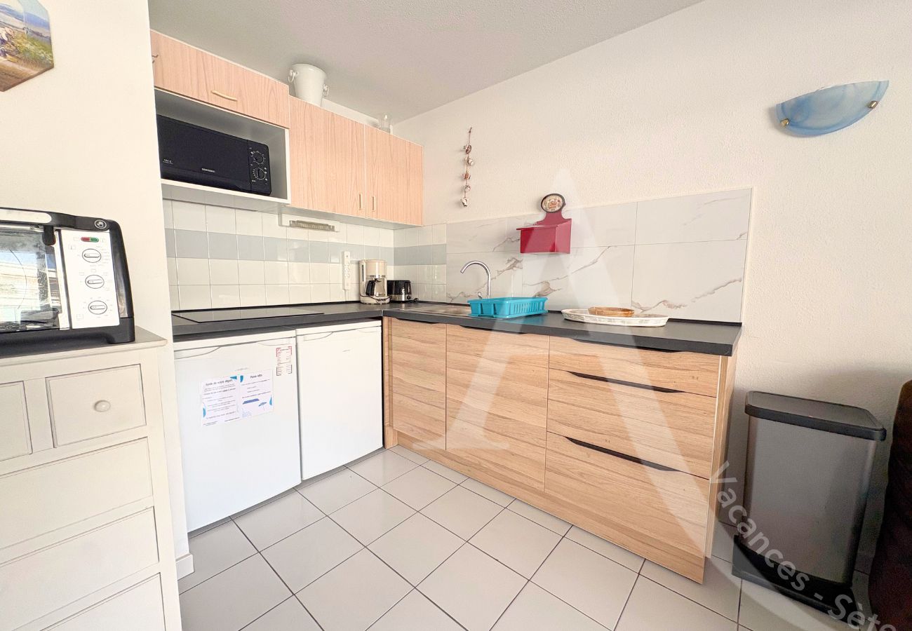 Appartement à Sète - 233 / T3 AVEC LARGE TERRASSE ET GARAGE