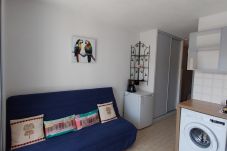 Appartement à Sète - 271 / T2 AVEC PARKING, LOGGIA ET PISCINE