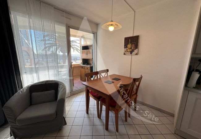 Appartement à Sète - 182 / T2 AVEC PARKING, PISCINE ET ASCENSEUR Appartement à Sète - 182 / T2 AVEC PARKING, PISCINE ET ASCENSEUR