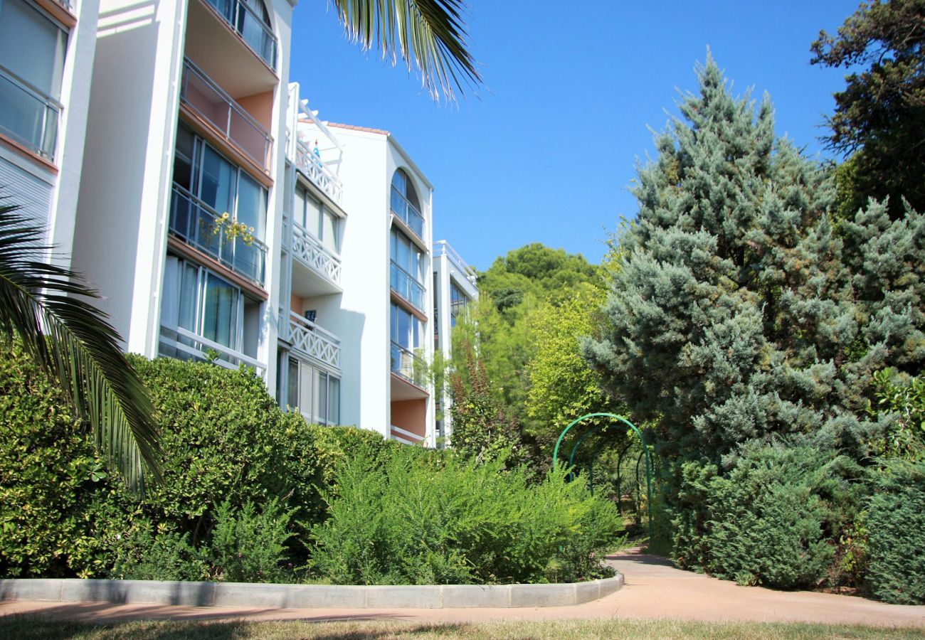 Appartement à Sète - 010 / STUDIO MEZZANINE AVEC PISCINE ET PARKING