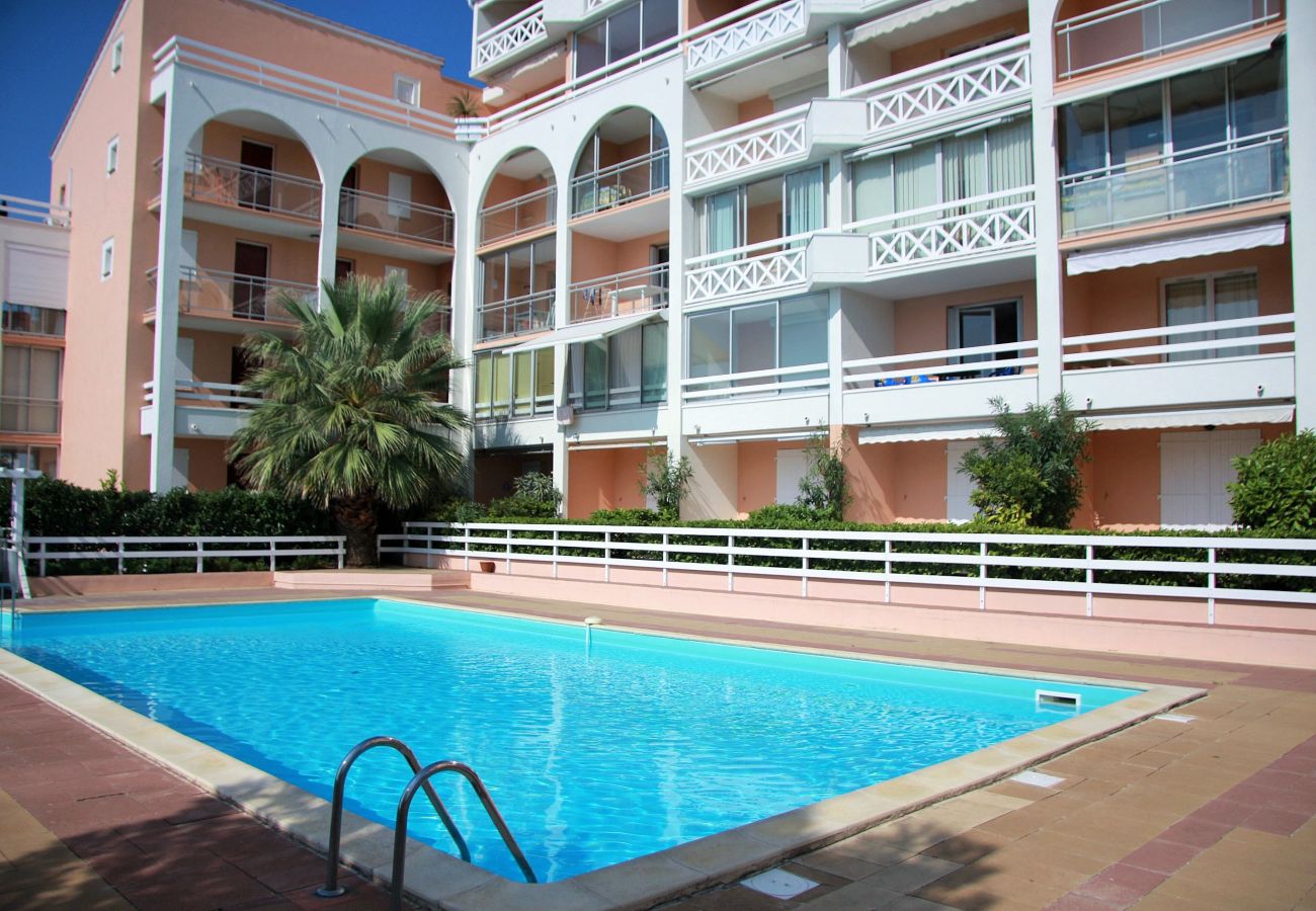 Appartement à Sète - 010 / STUDIO MEZZANINE AVEC PISCINE ET PARKING