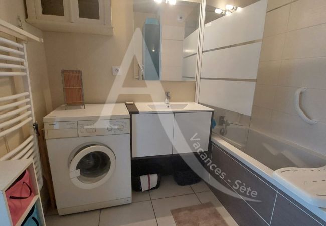 Appartement à Sète - 035 / T2 CLIM, TERRASSE ET PARKING Appartement à Sète - 035 / T2 CLIM, TERRASSE ET PARKING