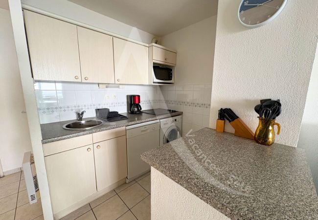 Appartement à Sète - 077 / T3 VUE MER AVEC PISCINE, PARKING ET GARAGE Appartement à Sète - 077 / T3 VUE MER AVEC PISCINE, PARKING ET GARAGE