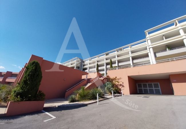 Appartement à Sète - 077 / T3 VUE MER AVEC PISCINE, PARKING ET GARAGE Appartement à Sète - 077 / T3 VUE MER AVEC PISCINE, PARKING ET GARAGE