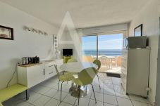 Appartement à Sète - 285 / T2 CLASSÉ AVEC TERRASSE VUE MER ET PISCINE
