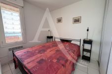 Appartement à Sète - 285 / T2 CLASSÉ AVEC TERRASSE VUE MER ET PISCINE