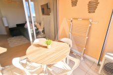 Appartement à Sète - 055 / T2 CLASSÉ RÉNOVÉ AVEC CLIM ET PARKING