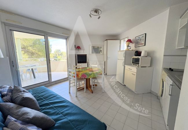 Appartement à Sète - 105 / T2 CABINE AVEC ACCÈS COURTS DE TENNIS Appartement à Sète - 105 / T2 CABINE AVEC ACCÈS COURTS DE TENNIS