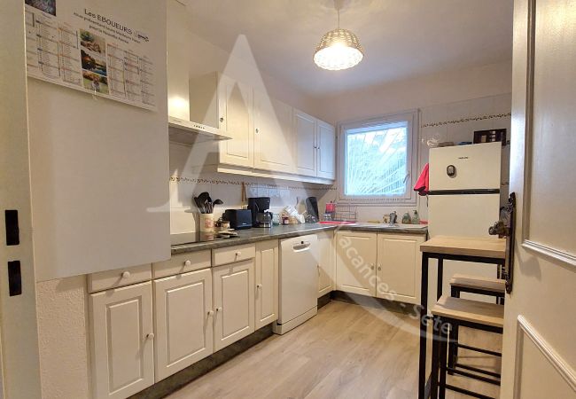 Appartement à Sète - 134/ T2 SPACIEUX, CLIM SALON ET GARAGE Appartement à Sète - 134/ T2 SPACIEUX, CLIM SALON ET GARAGE
