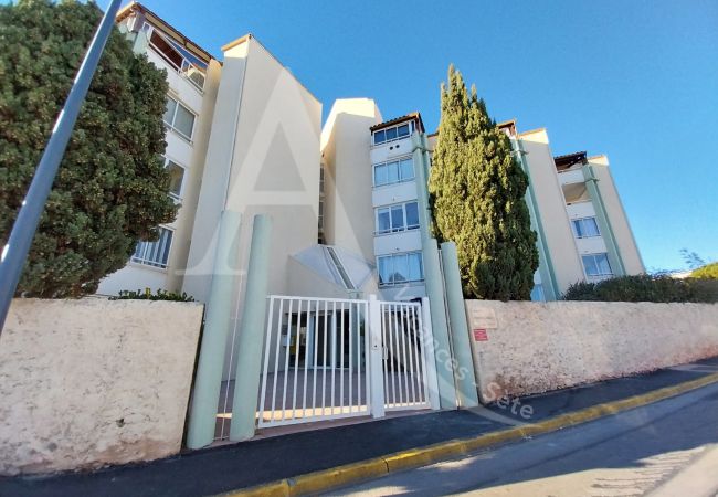 Appartement à Sète - 186 / T2 AVEC CLIM SÉJOUR, WI-FI ET ACCÈS TENNIS Appartement à Sète - 186 / T2 AVEC CLIM SÉJOUR, WI-FI ET ACCÈS TENNIS