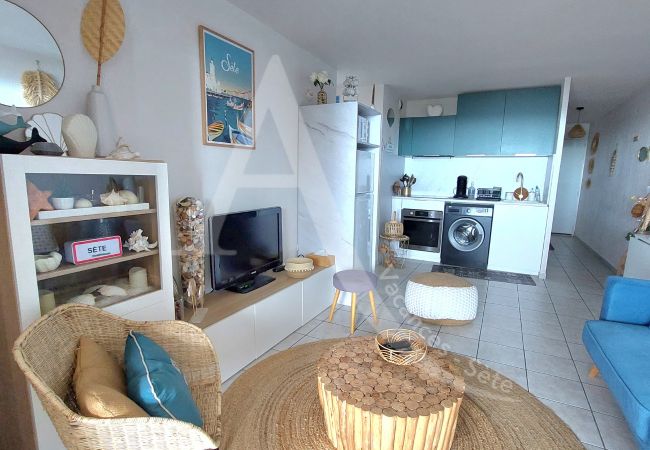 Appartement à Sète - 355 / T3 VUE MER DEGAGÉE AVEC PISCINE ET GARAGE Appartement à Sète - 355 / T3 VUE MER DEGAGÉE AVEC PISCINE ET GARAGE
