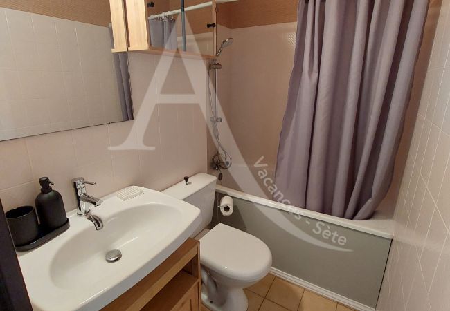 Appartement à Sète - 113 / T2 QUARTIER QUILLES AVEC GARAGE ET WI-FI Appartement à Sète - 113 / T2 QUARTIER QUILLES AVEC GARAGE ET WI-FI