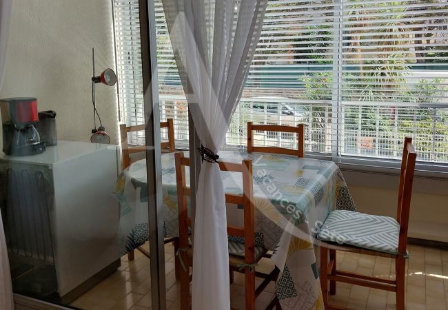 Appartement à Sète - 113 / T2 QUARTIER QUILLES AVEC GARAGE ET WI-FI Appartement à Sète - 113 / T2 QUARTIER QUILLES AVEC GARAGE ET WI-FI