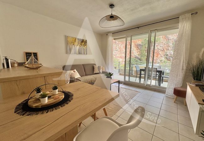 Appartement à Sète - 214 / T3 CLASSÉ AVEC GARAGE, PISCINE ET WI-FI Appartement à Sète - 214 / T3 CLASSÉ AVEC GARAGE, PISCINE ET WI-FI