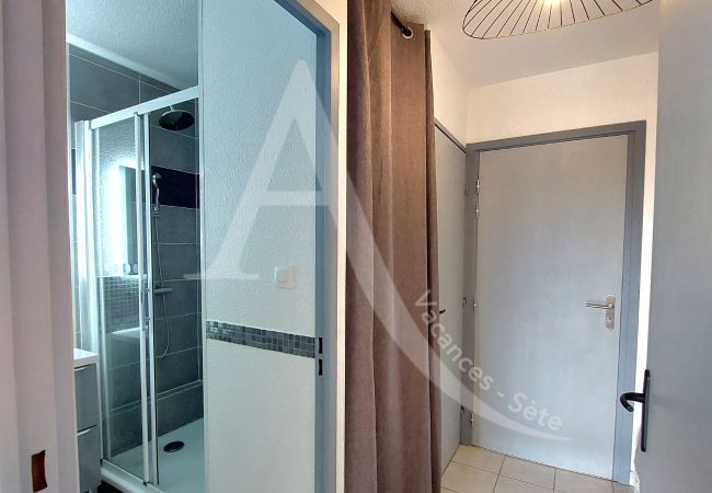 Appartement à Sète - 225 / STUDIO AVEC TERRASSE ET PARKING Appartement à Sète - 225 / STUDIO AVEC TERRASSE ET PARKING