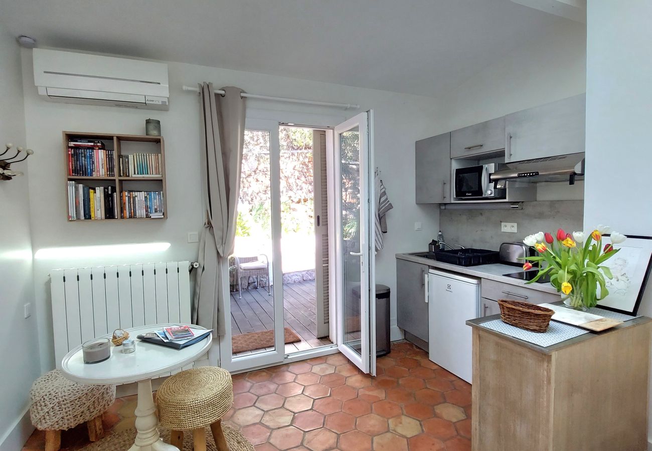 Studio à Sète - 057 / CHARMANT STUDIO AVEC CLIM, WI-FI ET PISCINE