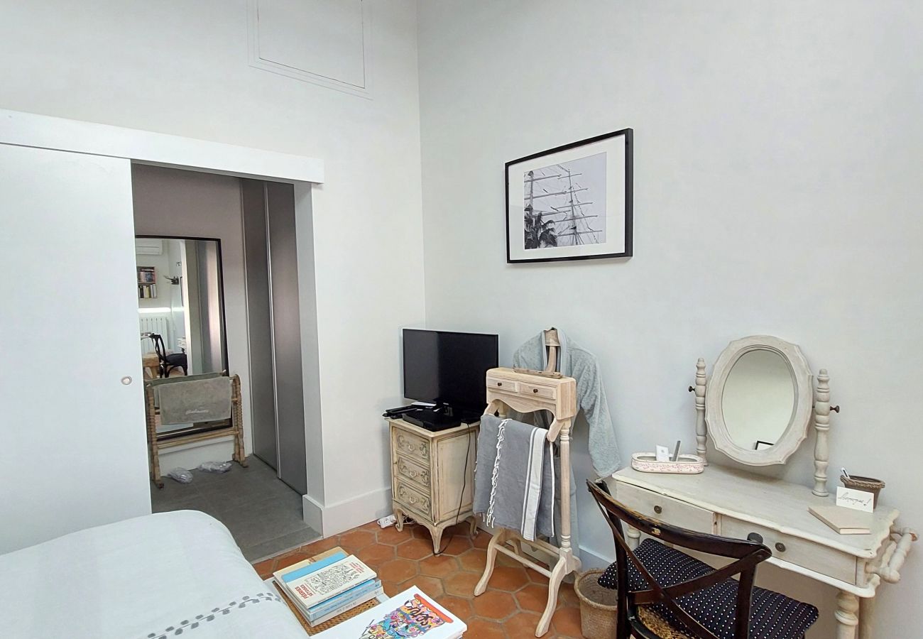 Studio à Sète - 057 / CHARMANT STUDIO AVEC CLIM, WI-FI ET PISCINE
