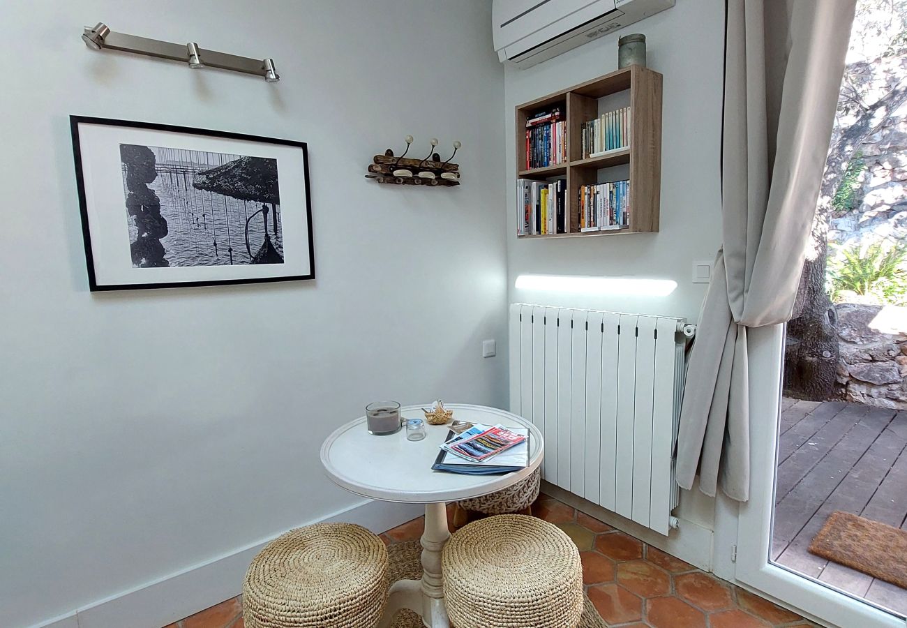 Studio à Sète - 057 / CHARMANT STUDIO AVEC CLIM, WI-FI ET PISCINE