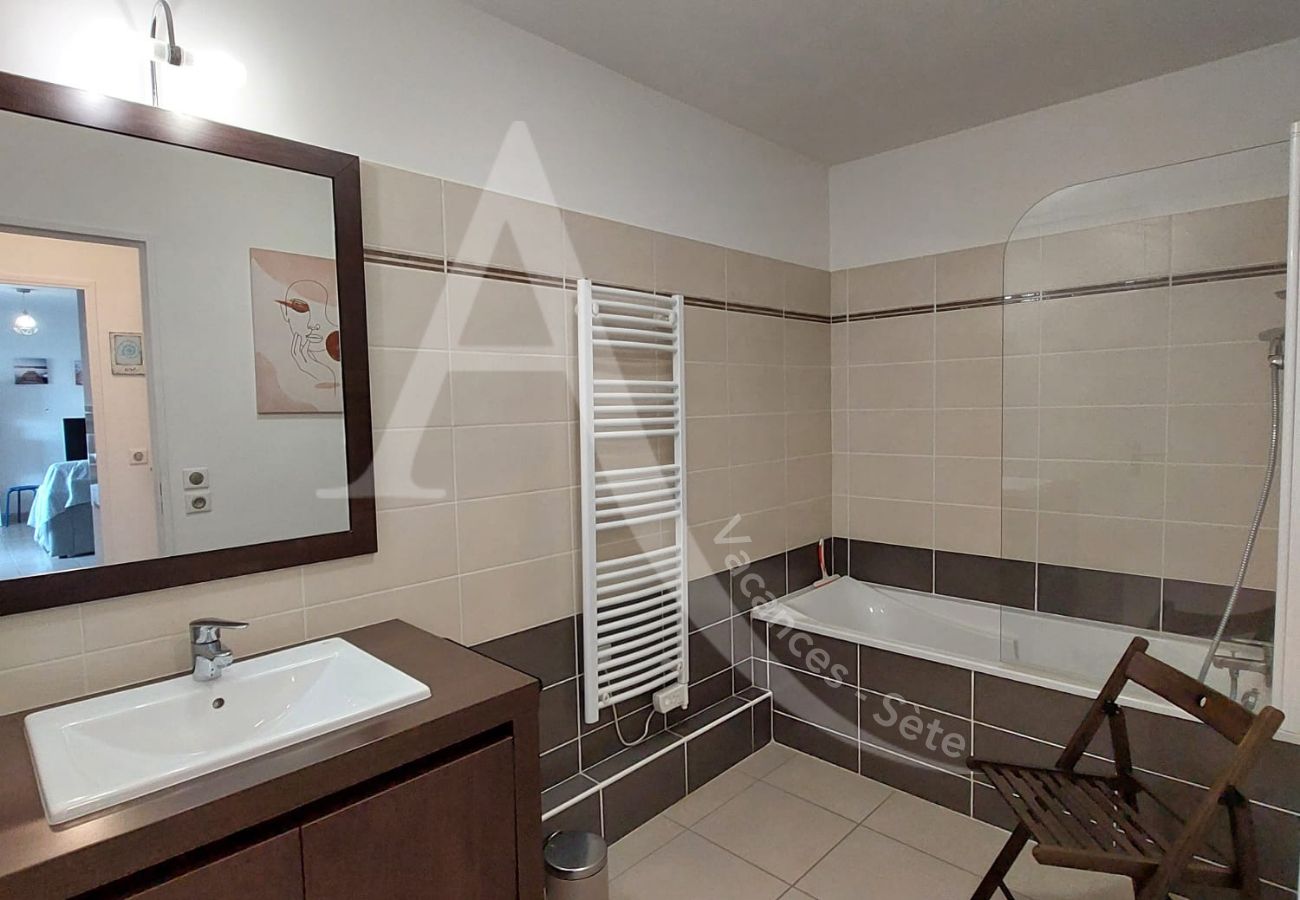 Appartement à Sète - 048 /T2 MODERNE AVEC PARKING, TERRASSE ET PISCINE Appartement à Sète - 048 /T2 MODERNE AVEC PARKING, TERRASSE ET PISCINE