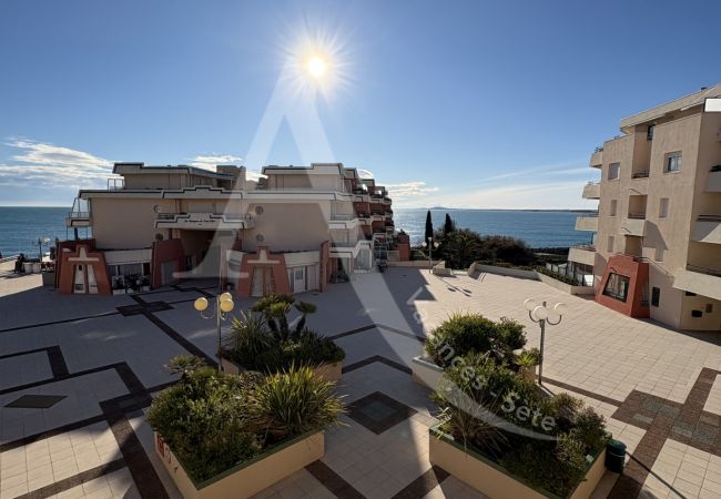 Appartement à Sète - 120/ T3 VUE MER AVEC GARAGE ET PISCINE Appartement à Sète - 120/ T3 VUE MER AVEC GARAGE ET PISCINE