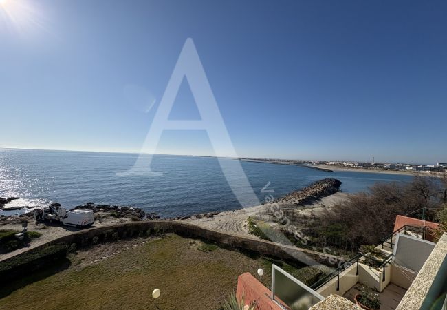 Appartement à Sète - 120/ T3 VUE MER AVEC GARAGE ET PISCINE Appartement à Sète - 120/ T3 VUE MER AVEC GARAGE ET PISCINE
