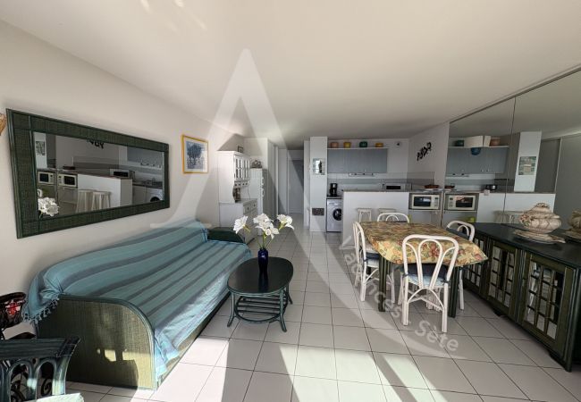 Appartement à Sète - 120/ T3 VUE MER AVEC GARAGE ET PISCINE Appartement à Sète - 120/ T3 VUE MER AVEC GARAGE ET PISCINE