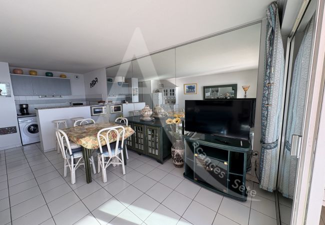 Appartement à Sète - 120/ T3 VUE MER AVEC GARAGE ET PISCINE Appartement à Sète - 120/ T3 VUE MER AVEC GARAGE ET PISCINE