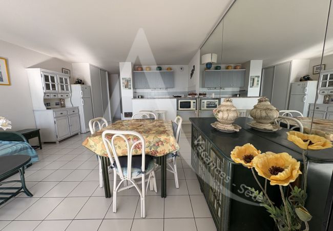 Appartement à Sète - 120/ T3 VUE MER AVEC GARAGE ET PISCINE Appartement à Sète - 120/ T3 VUE MER AVEC GARAGE ET PISCINE