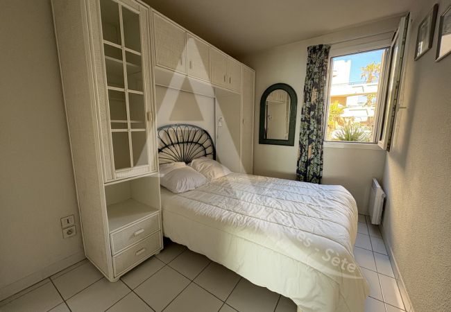 Appartement à Sète - 120/ T3 VUE MER AVEC GARAGE ET PISCINE Appartement à Sète - 120/ T3 VUE MER AVEC GARAGE ET PISCINE