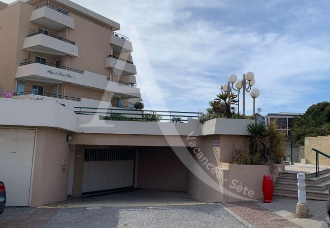 Appartement à Sète - 120/ T3 VUE MER AVEC GARAGE ET PISCINE Appartement à Sète - 120/ T3 VUE MER AVEC GARAGE ET PISCINE