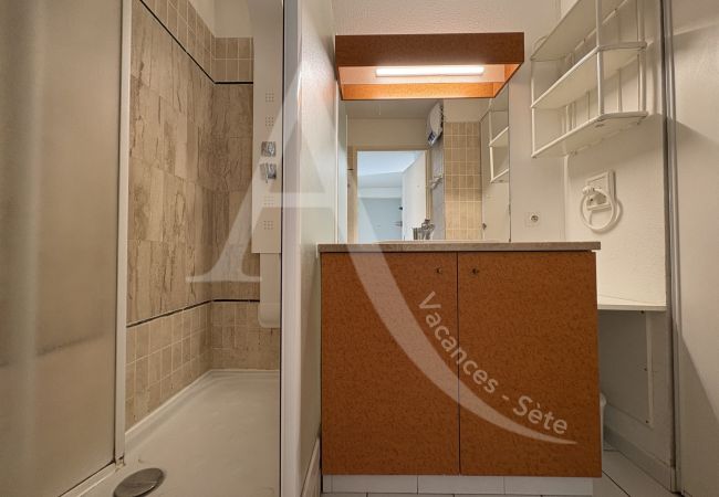 Appartement à Sète - 120/ T3 VUE MER AVEC GARAGE ET PISCINE Appartement à Sète - 120/ T3 VUE MER AVEC GARAGE ET PISCINE
