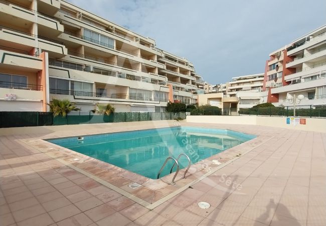 Appartement à Sète - 120/ T3 VUE MER AVEC GARAGE ET PISCINE Appartement à Sète - 120/ T3 VUE MER AVEC GARAGE ET PISCINE
