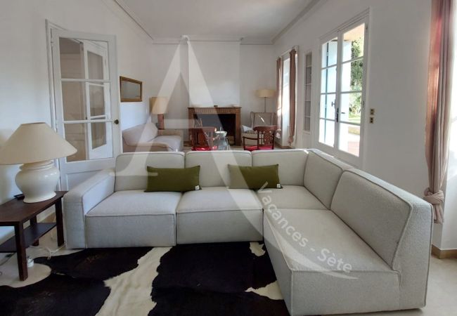 Villa à Sète - 510 / MAISON 10 PERS, PISCINE PRIVEE, WIFI Villa à Sète - 510 / MAISON 10 PERS, PISCINE PRIVEE, WIFI