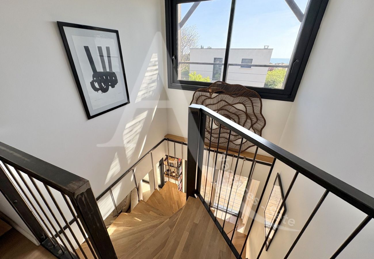 Villa à Sète - 078 / VILLA BOIS MODERNE, CLIM ET WIFI Villa à Sète - 078 / VILLA BOIS MODERNE, CLIM ET WIFI