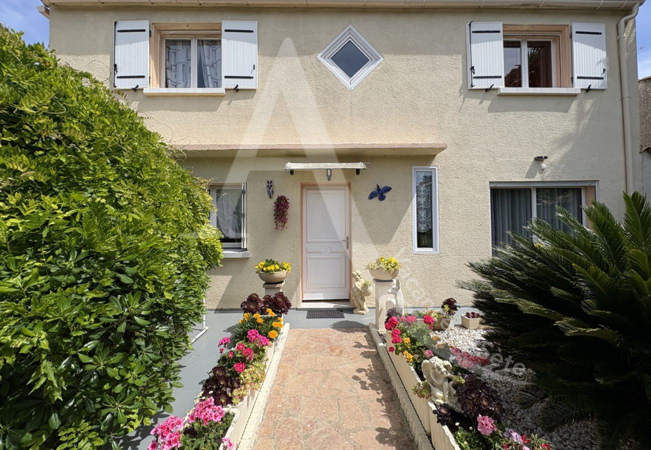 Villa à Sète - 005/ MAISON 6PERS, JARDIN ET WIFI Villa à Sète - 005/ MAISON 6PERS, JARDIN ET WIFI