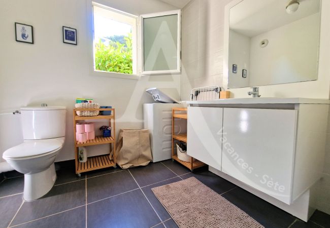 Appartement à Sète - 031/T2 AVEC TERRASSE ET PLACE DE PARKING Appartement à Sète - 031/T2 AVEC TERRASSE ET PLACE DE PARKING