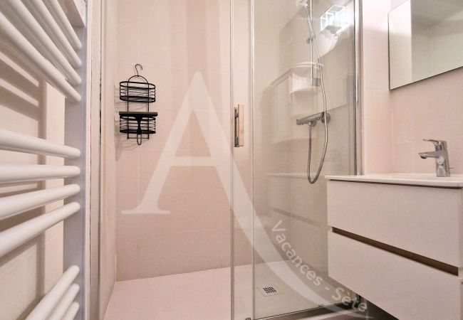 Appartement à Sète - 032/T2 AVEC PARKING ET ASCENSEUR, VUE PISCINE Appartement à Sète - 032/T2 AVEC PARKING ET ASCENSEUR, VUE PISCINE