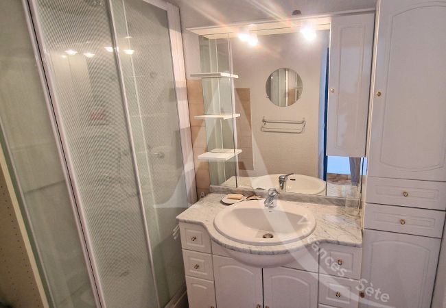 Appartement à Sète - 050/T3 TRAVERSANT VUE MER , 2 TERRASSES ET PARKING Appartement à Sète - 050/T3 TRAVERSANT VUE MER , 2 TERRASSES ET PARKING