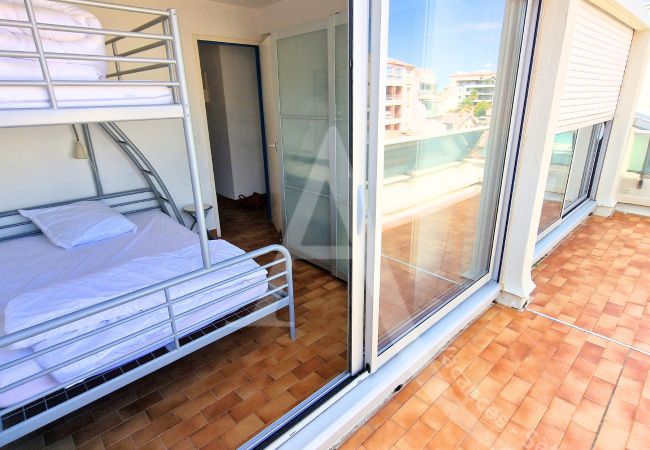 Appartement à Sète - 050/T3 TRAVERSANT VUE MER , 2 TERRASSES ET PARKING Appartement à Sète - 050/T3 TRAVERSANT VUE MER , 2 TERRASSES ET PARKING